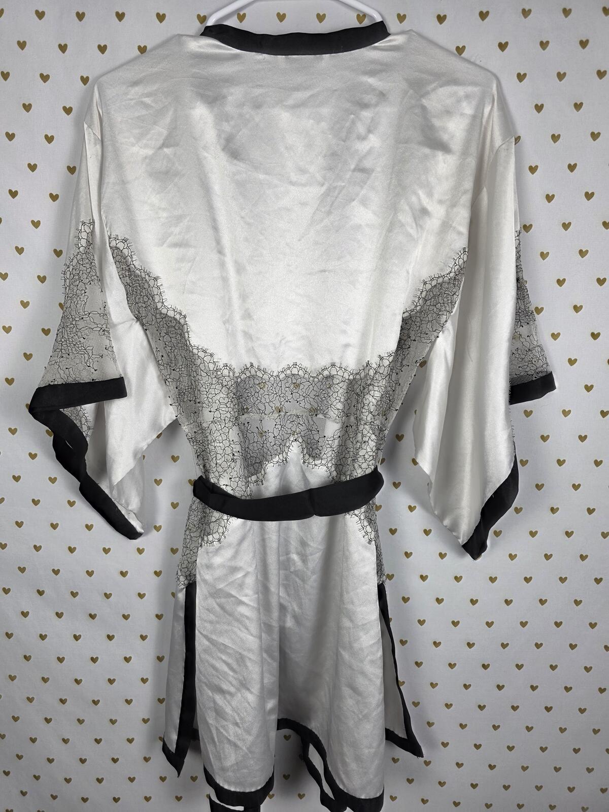 Victorias Secret Satin Silky Robe White Kimono Lounge Lace ONE SIZE FITS ALL