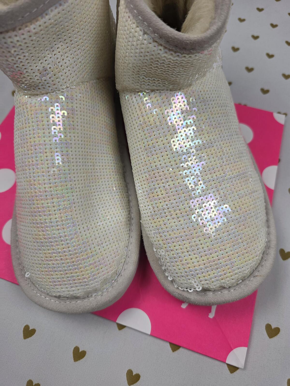 VIctorias secret PINK VINTAGE BLING Sequined Fur Lined Boots Sz 8