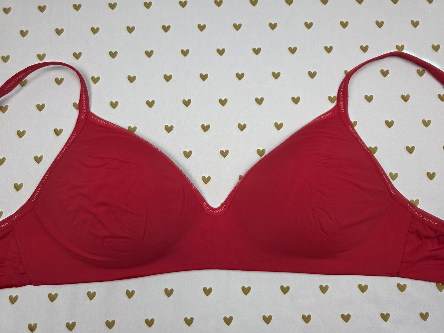 Victorias Secret Red T Shirt Lightly Lined WIRELESS No Wire Bra 36D