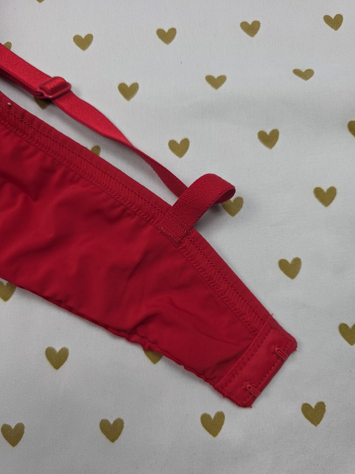 Victorias Secret Red T Shirt Lightly Lined WIRELESS No Wire Bra 36D