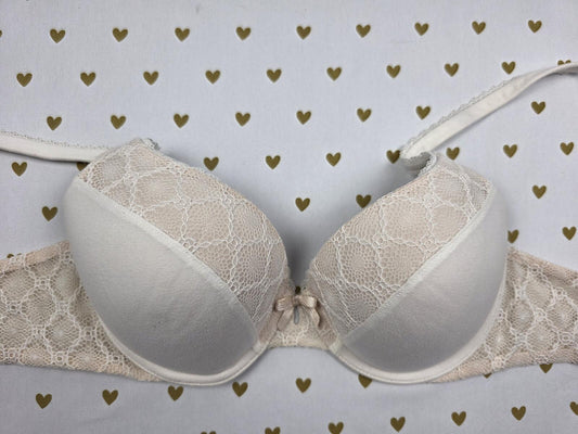 Victoria's Secret White Lace Body By Victoria Padded Perfect Coverage Bra 34C