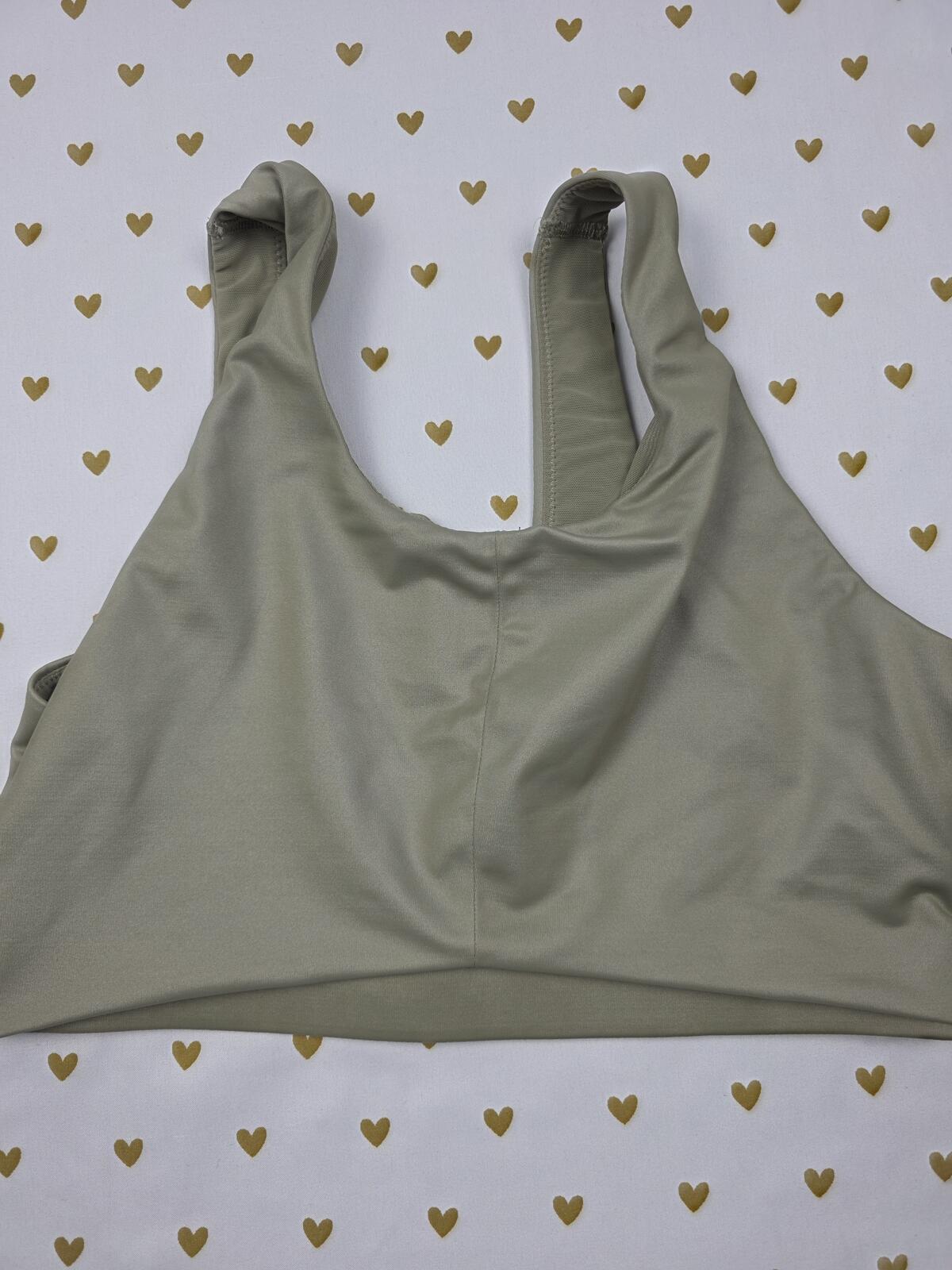 Victorias Secret Sports Bra GREEN Medium Bralette Bra Top Tank