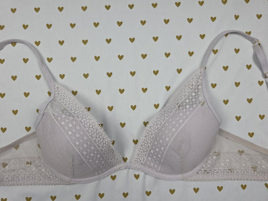 Victorias Secret INCREDIBLE Bra Plunge Lace Sexy 34C