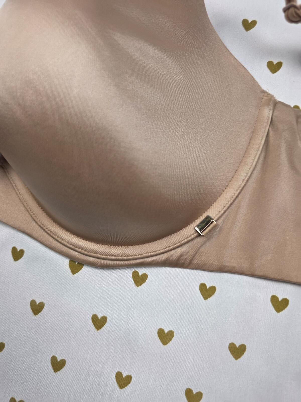 Victorias Secret Beige Satin Very Sexy Lightly Lined Plunge Bra 38D