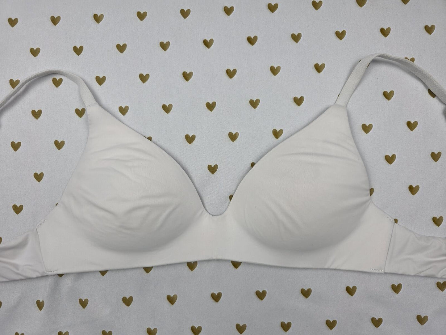 Victorias Secret Whtie T shirt lightly Lined Wireless No Wire Bra 32A