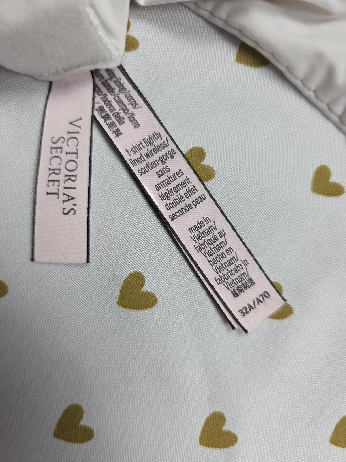 Victorias Secret Whtie T shirt lightly Lined Wireless No Wire Bra 32A