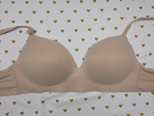 Victorias Secret  INCREDIBLE Beige Padded Wireless bra 38B No wire