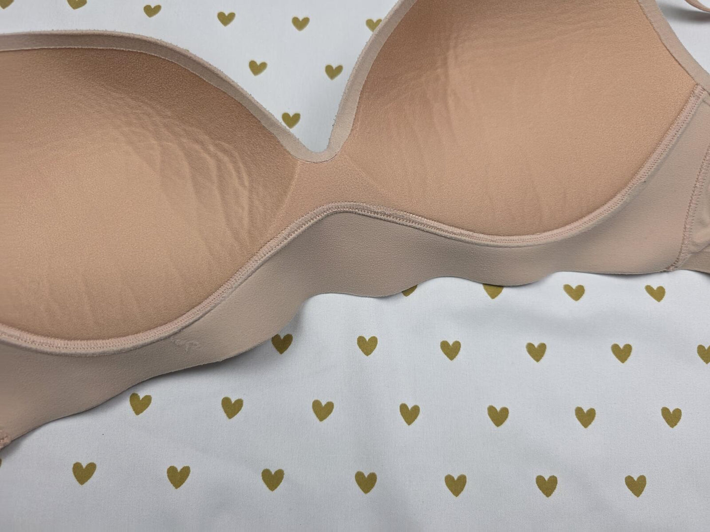 Victorias Secret  INCREDIBLE Beige Padded Wireless bra 38B No wire