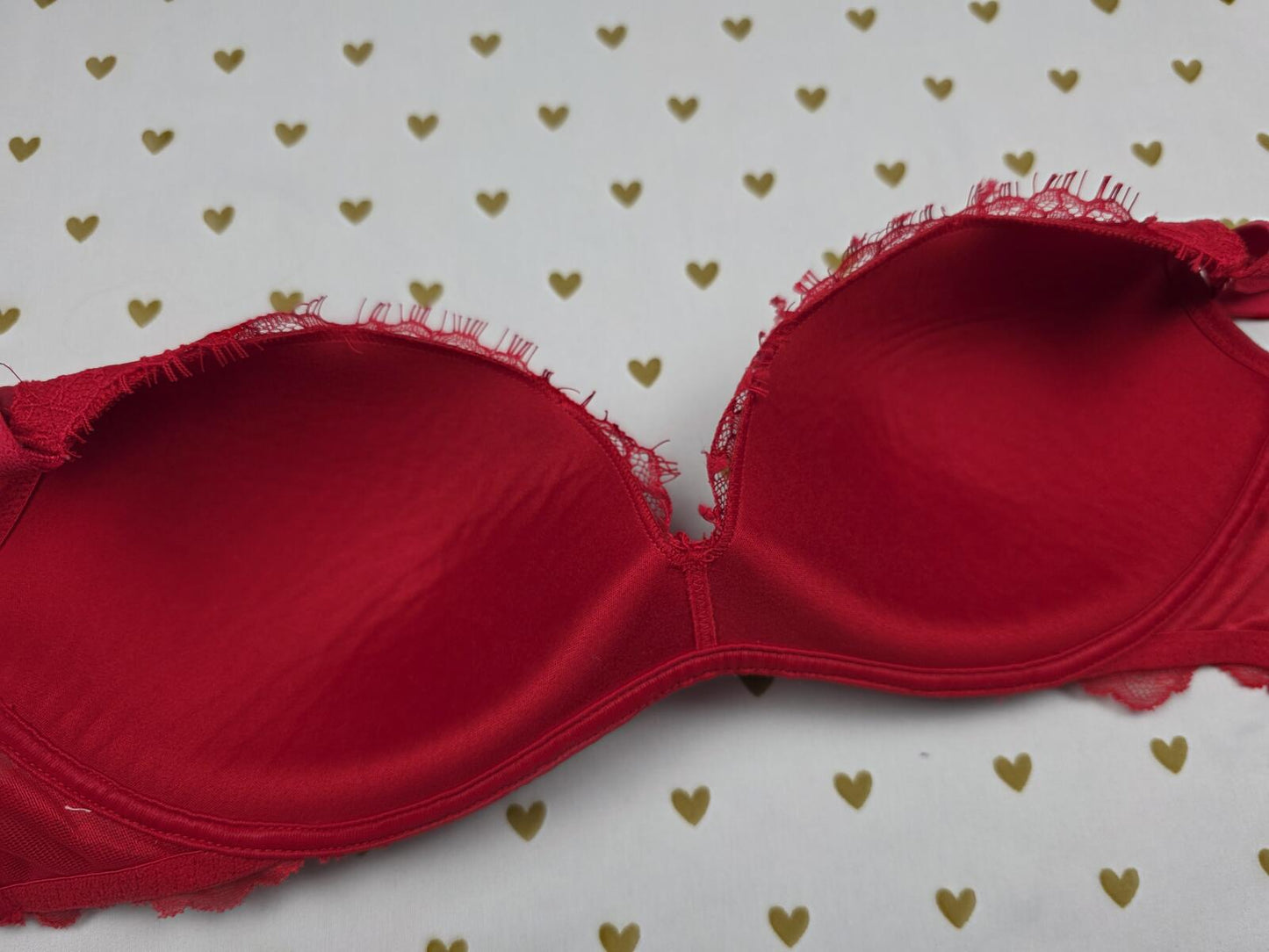 Victorias Secret Red Lace Wireless No Wire Bra DREAM ANGELS Padded 34C